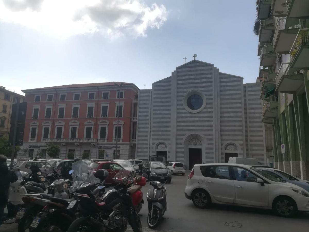 Riposo in centro città La Spezia Exterior foto