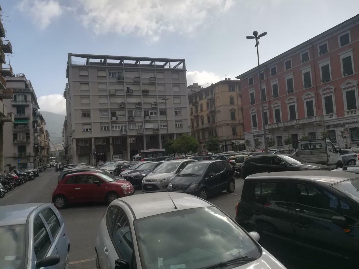 Riposo in centro città La Spezia Exterior foto