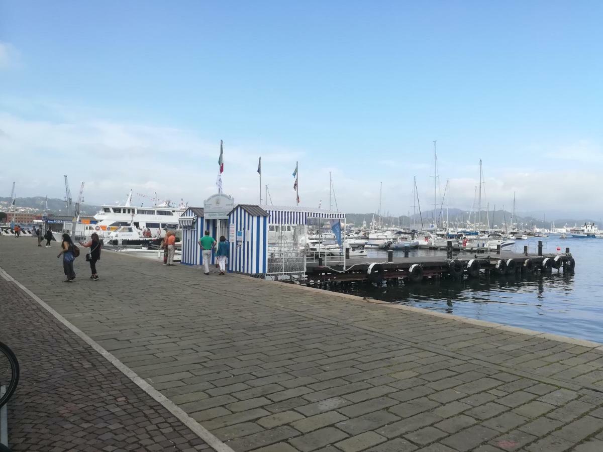 Riposo in centro città La Spezia Exterior foto